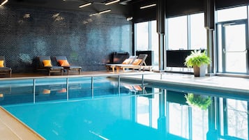Innenpool, geöffnet von 07:00 Uhr bis 22:00 Uhr, Liegestühle