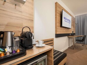 Habitación ejecutiva, 1 cama de matrimonio | Ropa de cama hipoalergénica, minibar, caja fuerte y escritorio
