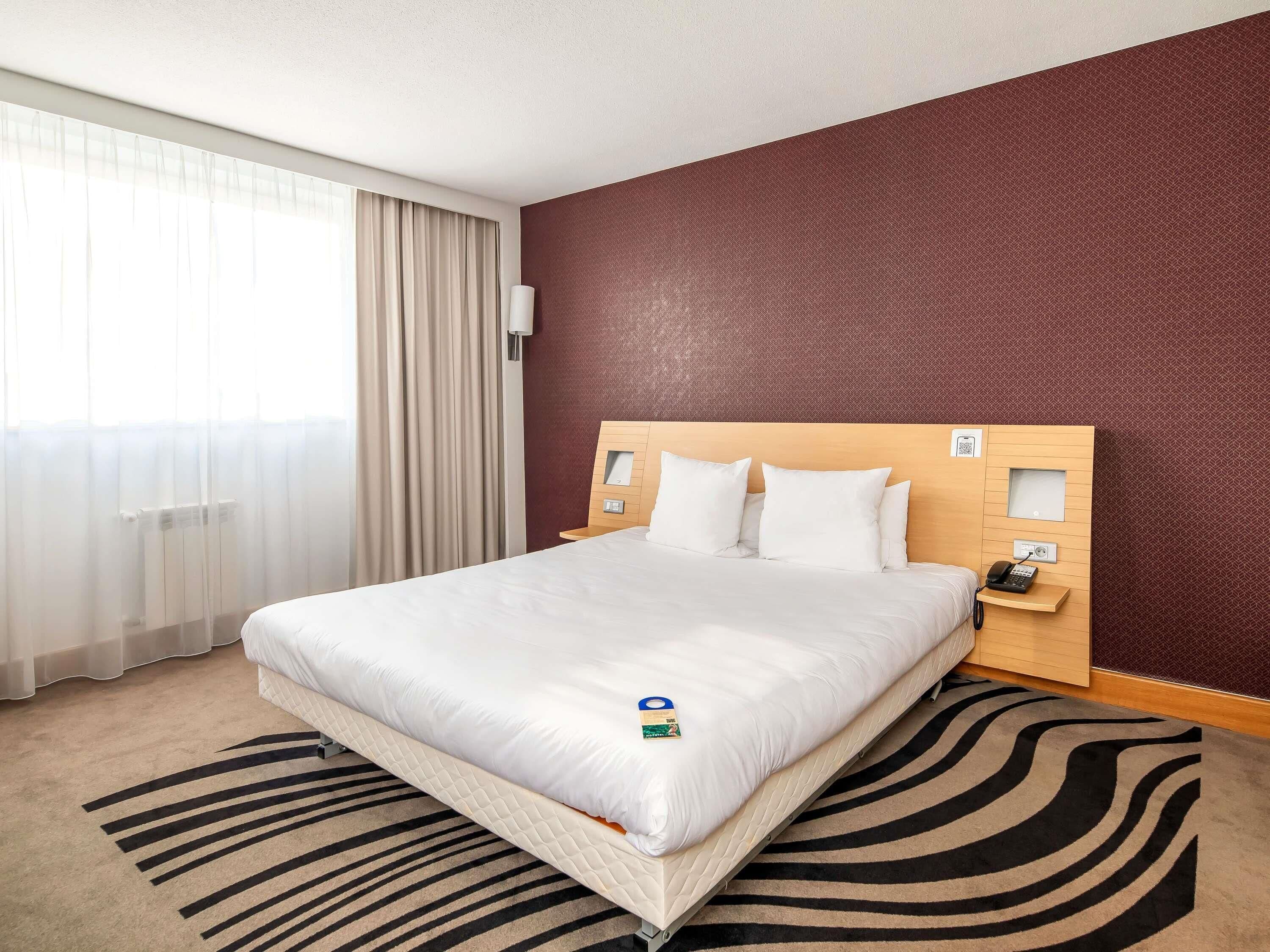 Suite, 1 cama de matrimonio grande con sofá cama | Ropa de cama hipoalergénica, minibar, caja fuerte y escritorio