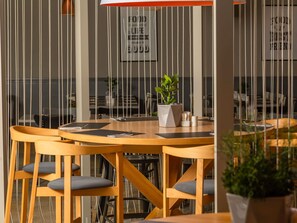 Café da manhã, almoço e jantar