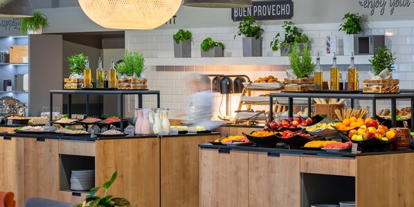 Daily buffet breakfast (PLN 85 per person) - Novotel Krakow City West (Kraków)