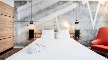 Hypo-allergenic bedding, minibar, in-room safe, desk