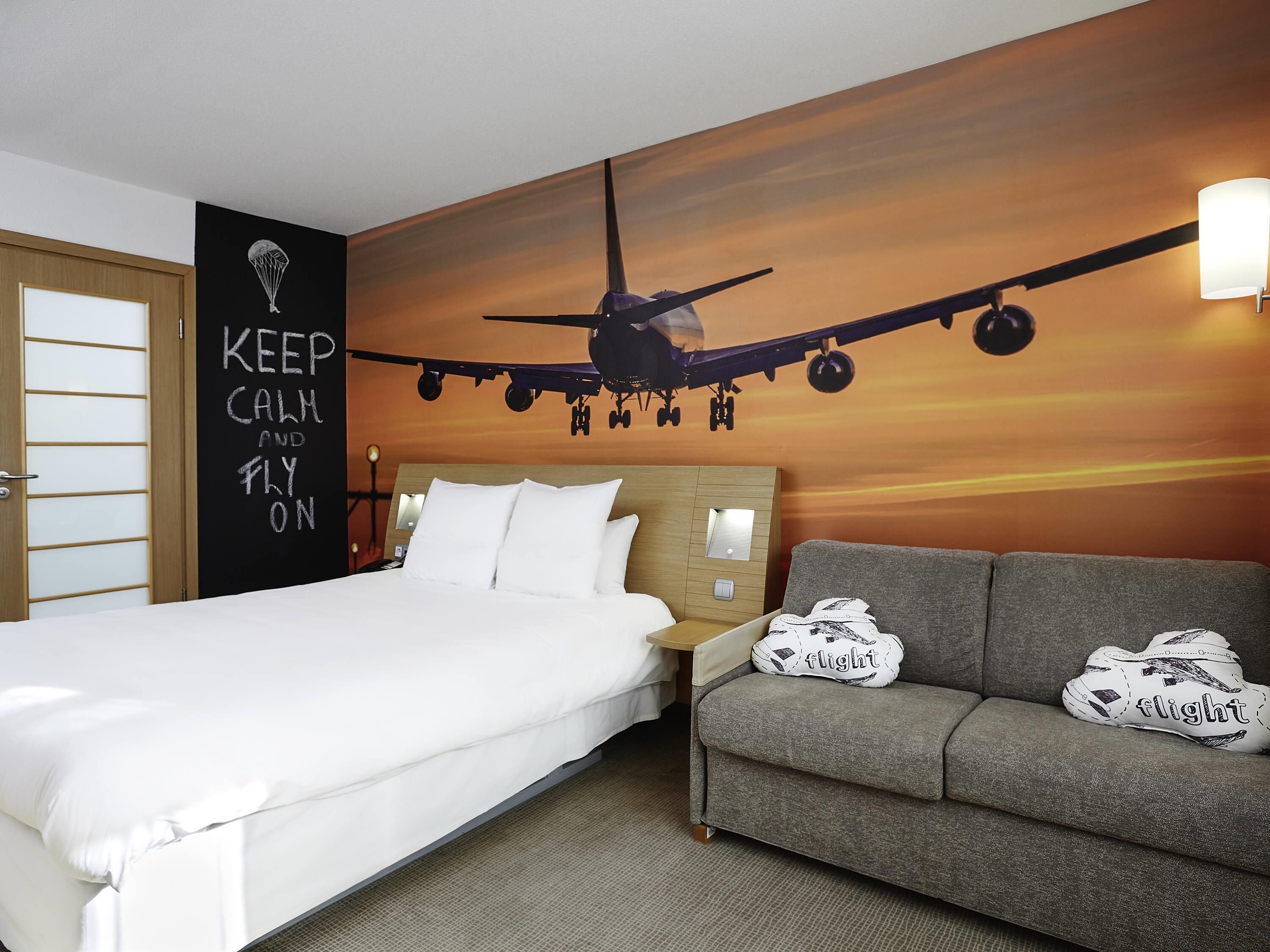 hypo-allergenic bedding, minibar, in-room safe, desk