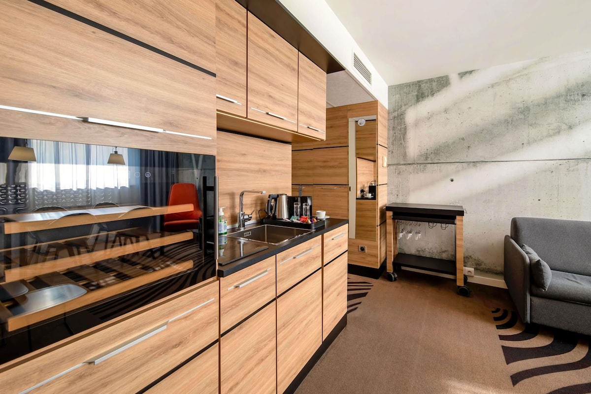 superior suite, 1 queen bed with sofa bed | hypo-allergenic bedding, minibar, in-room safe, desk
