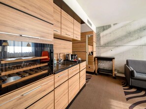 Suite superior, 1 cama de matrimonio con sofá cama | Ropa de cama hipoalergénica, minibar, caja fuerte y escritorio