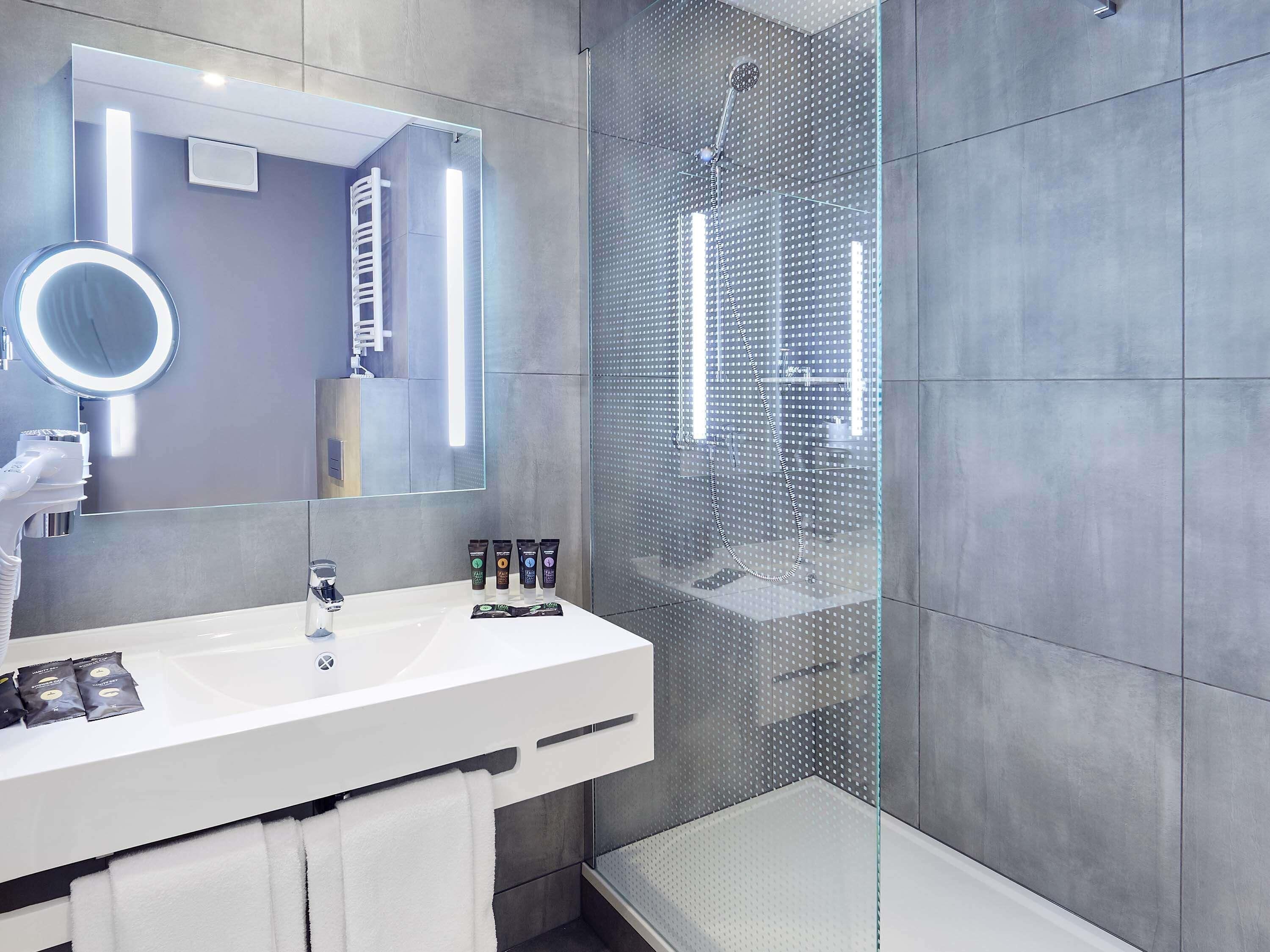 hypo-allergenic bedding, minibar, in-room safe, desk