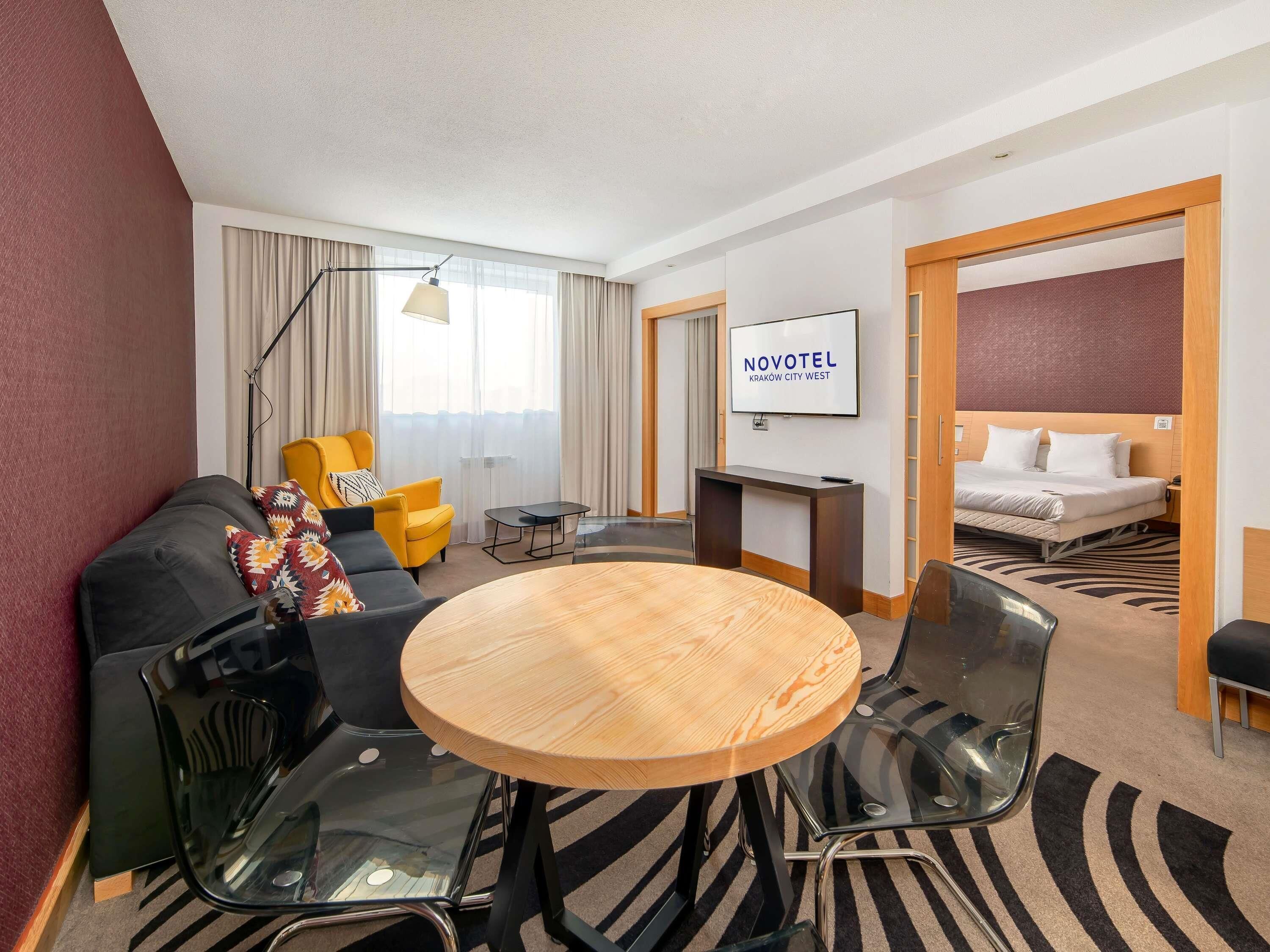 Suite, 1 King Bed with Sofa bed | Hypo-allergenic bedding, minibar, in-room safe, desk