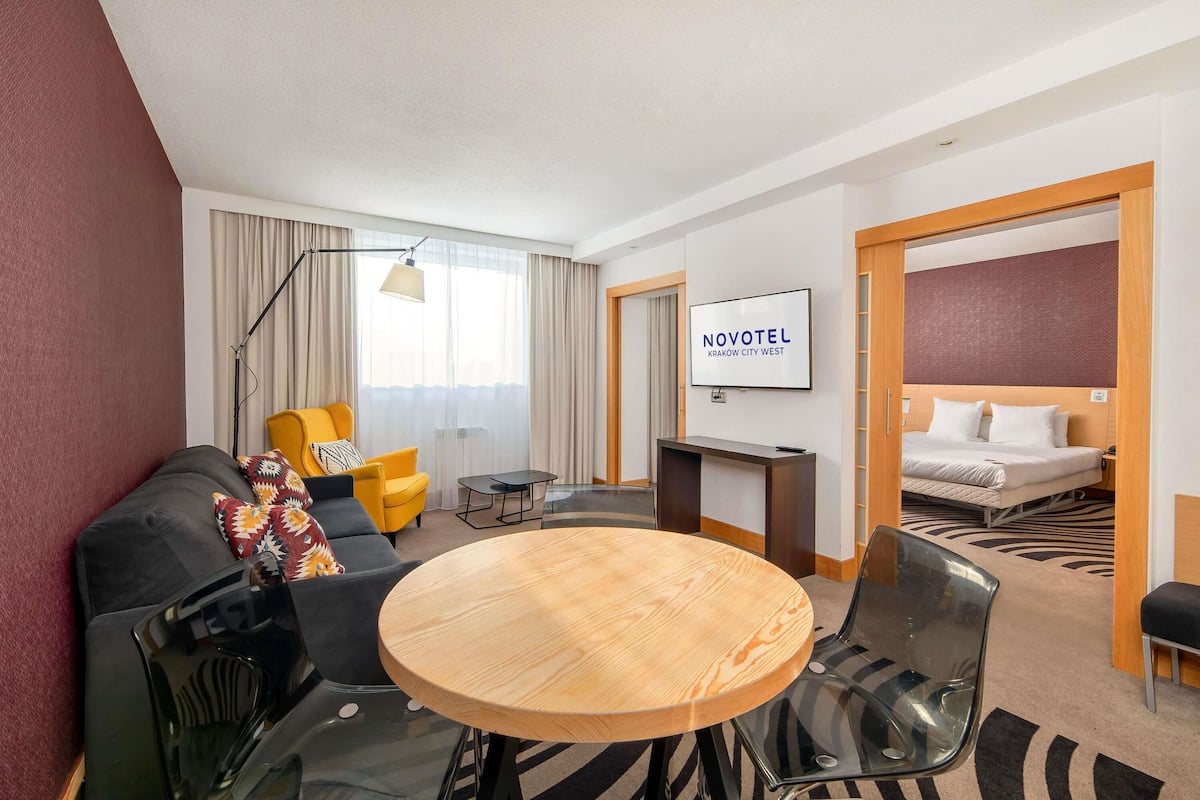 Suite, 1 King Bed with Sofa bed