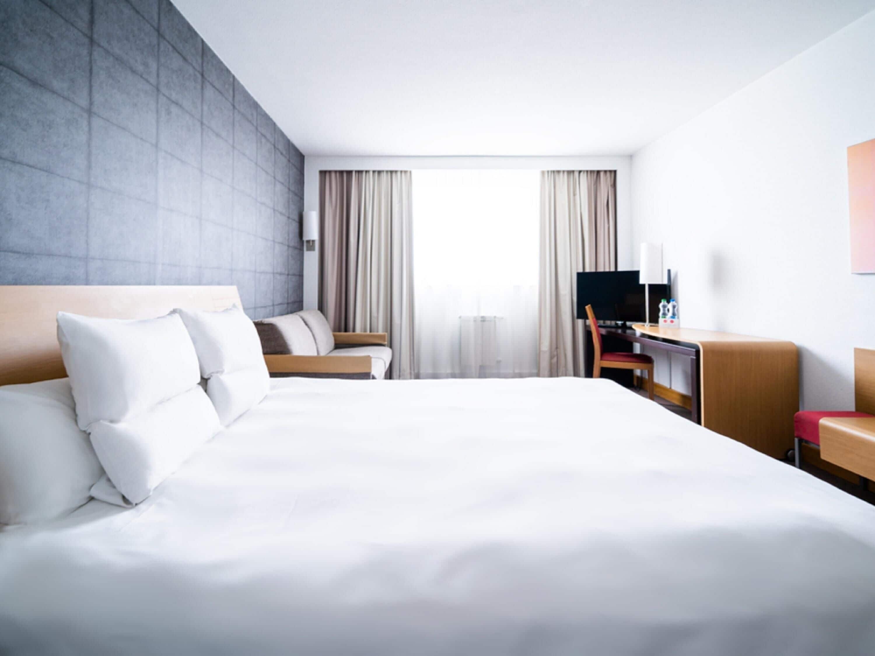 Habitación superior, 1 cama de matrimonio con sofá cama (Novation) | Ropa de cama hipoalergénica, minibar, caja fuerte y escritorio