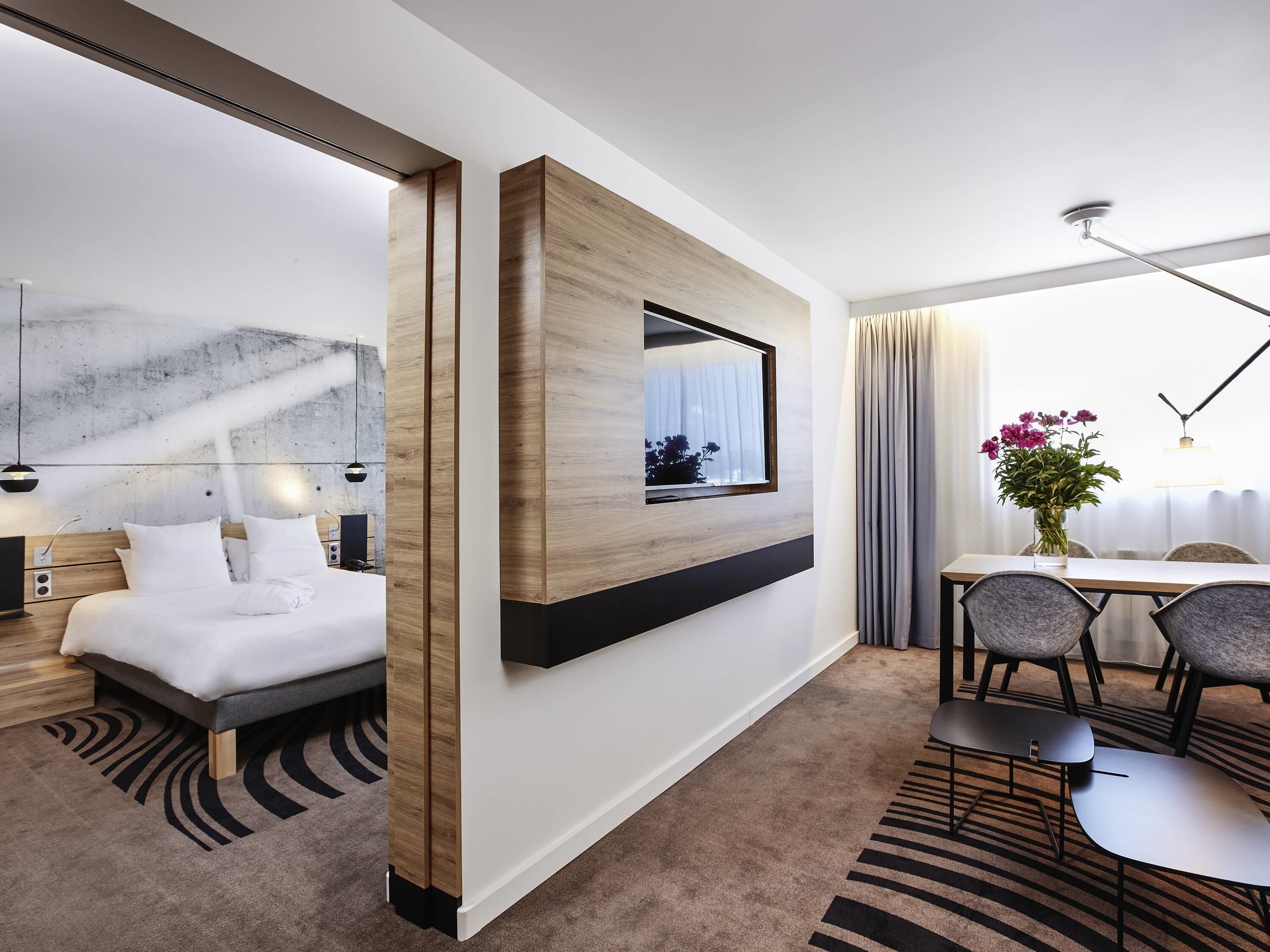Suite Supérieure, 1 grand lit et 1 canapé-lit | Literie hypoallergénique, minibar, coffres-forts dans les chambres