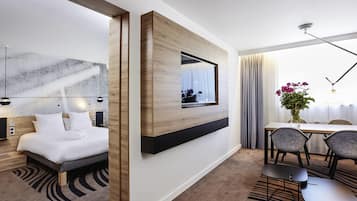 Suite Supérieure, 1 grand lit et 1 canapé-lit | Literie hypoallergénique, minibar, coffres-forts dans les chambres