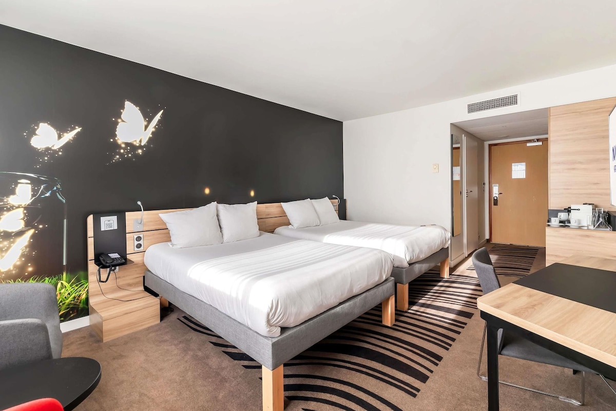 Allergikerbettwaren, Minibar, Zimmersafe, Schreibtisch