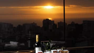 Aamiainen, paikallinen ja kansainvälinen keittiö, näkymät valtamerelle