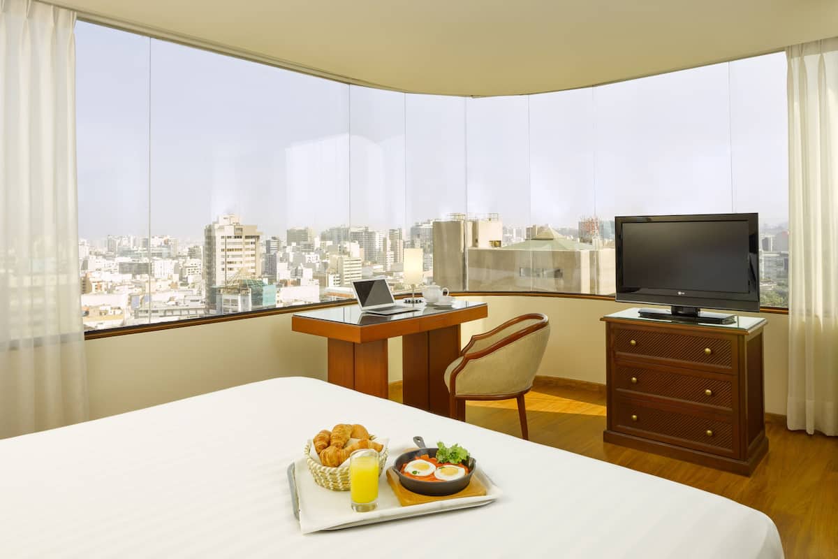 Suite, 1 King Bed | Premium bedding, down comforters, memory foam beds, minibar