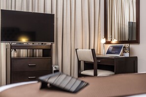 Suite Royal | Biancheria da letto di alta qualità, copriletto in piuma, minibar