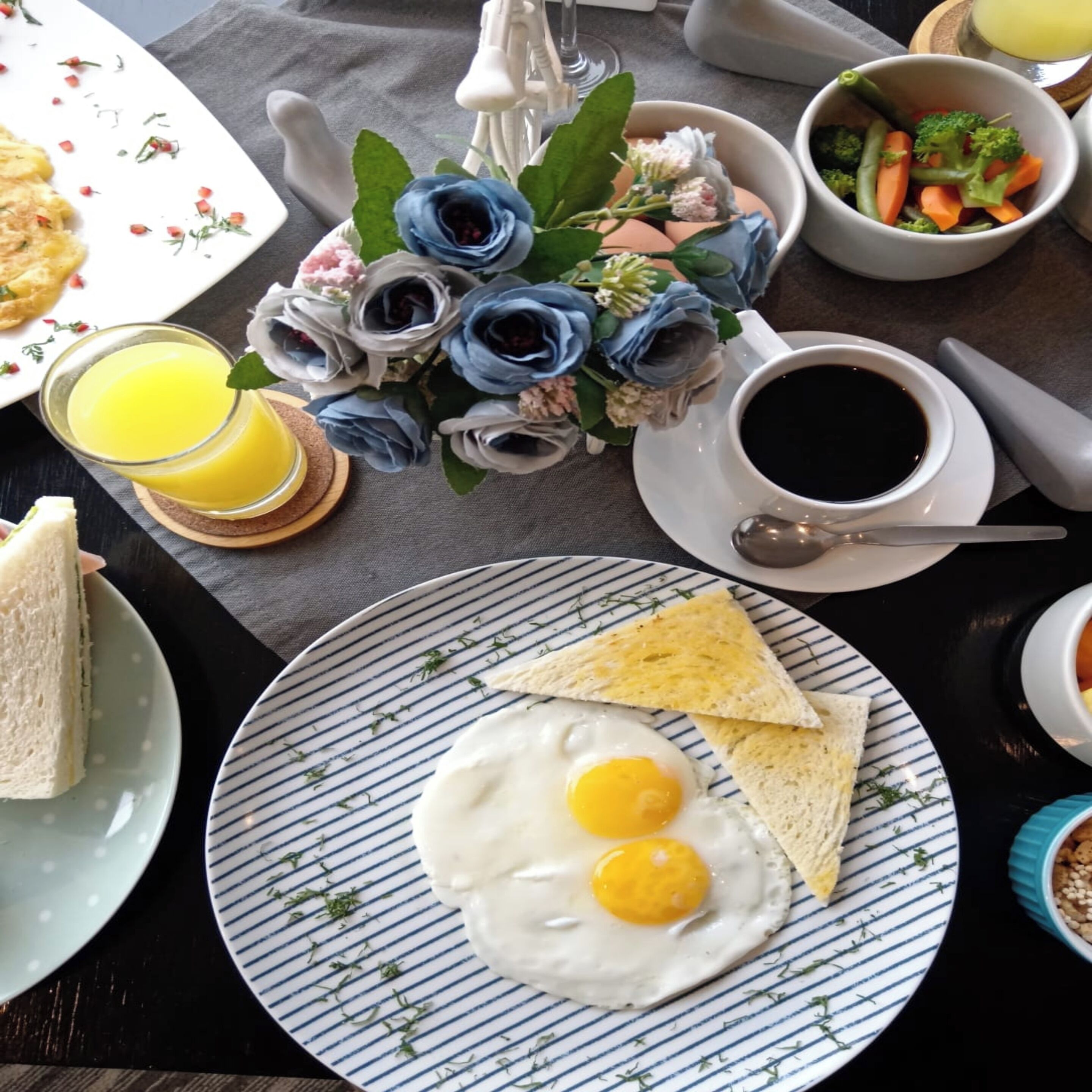 daily full breakfast for a fee