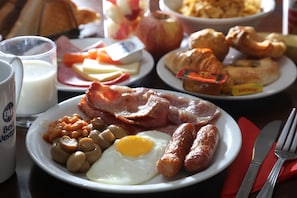 Engelsk frukost varje dag (GBP 16.95 per person)