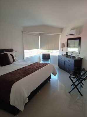 Suite junior, 1 cama de matrimonio grande | Ropa de cama de alta calidad, edredones de plumas, caja fuerte