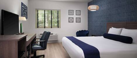 Habitación estándar, 1 cama King size, para no fumadores, refrigerador y microondas | Ropa de cama de alta calidad, edredón y escritorio