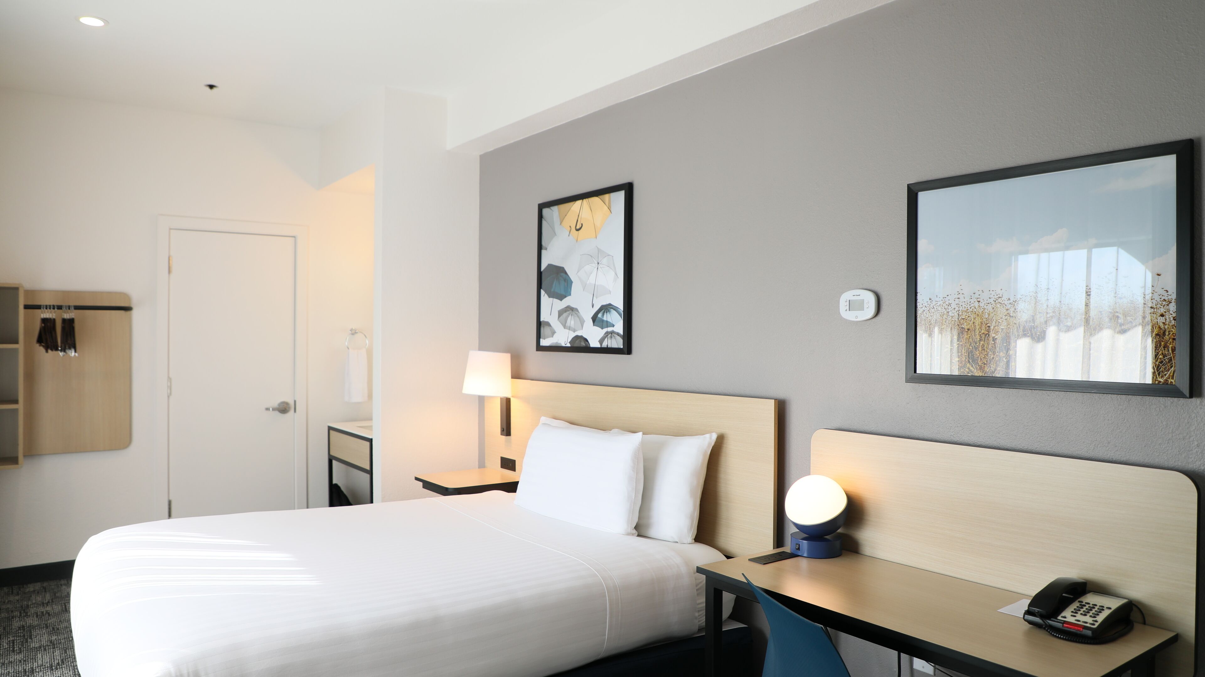 Rom – deluxe, 1 queensize-seng (Renovated) | Senger med overmadrass og ekstrasenger (mot et tillegg)