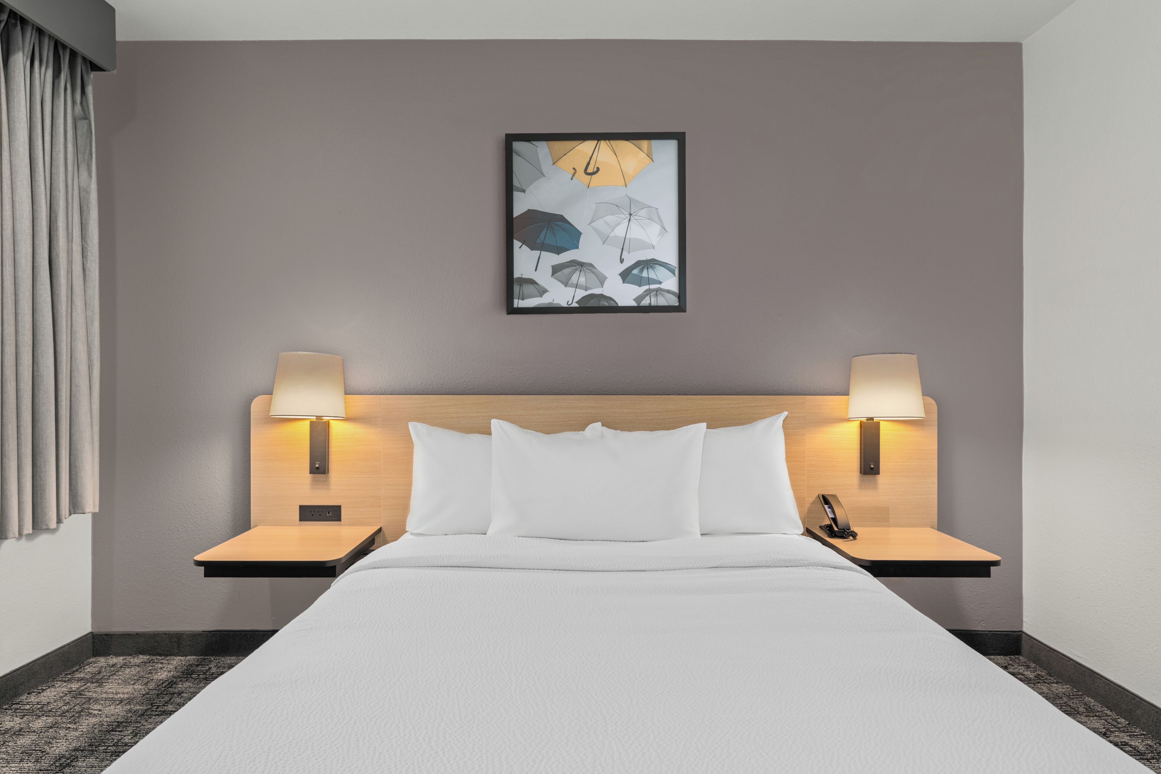 Pillowtop beds, desk, laptop workspace, rollaway beds (surcharge)