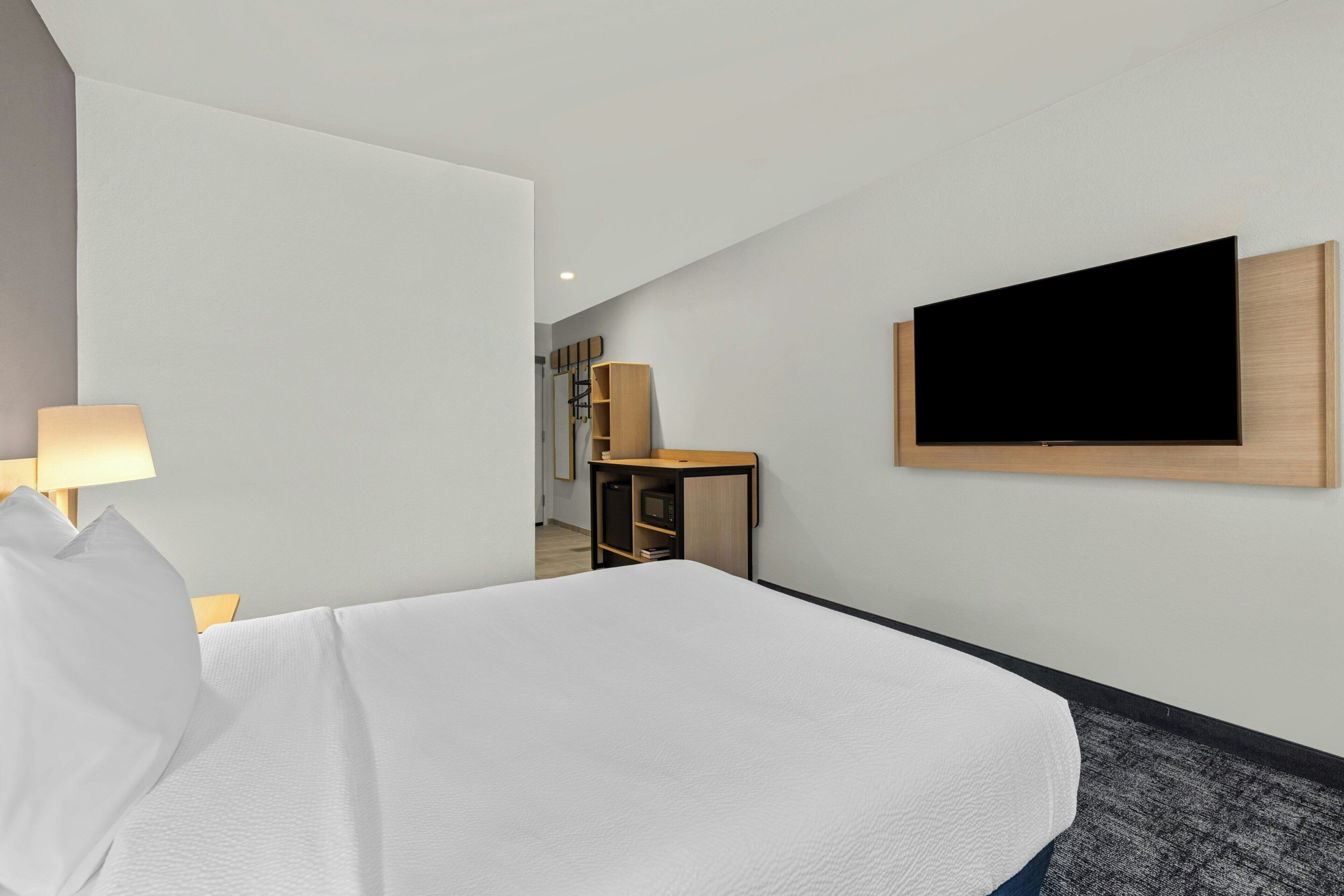 Standard Room, 1 King Bed