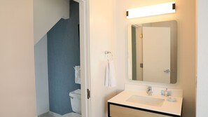 Deluxe Room, 1 Queen Bed (Renovated) | Bathroom | Combined shower/tub, hair dryer, towels