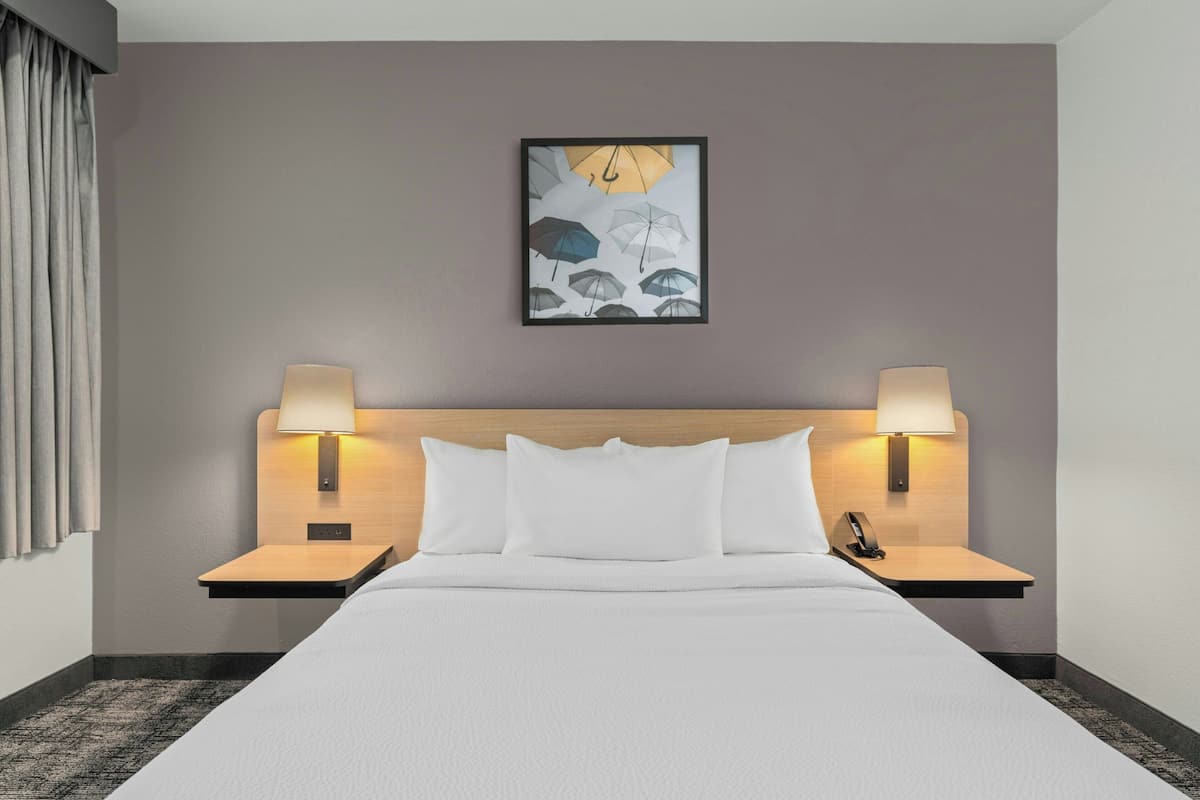 Standard Room, 1 King Bed