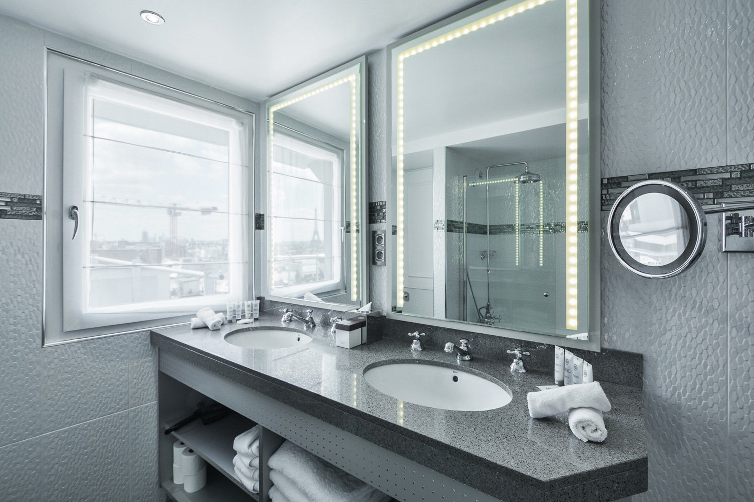 suite, 1 king bed (rooftop) | bathroom | combined shower/bathtub, designer toiletries, hair dryer, bathrobes