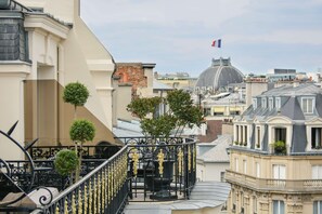 Outdoor wedding area - Maison Astor Paris, Curio Collection by Hilton (Paris)
