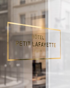 Front of property - Hôtel Petit Lafayette (Paris)