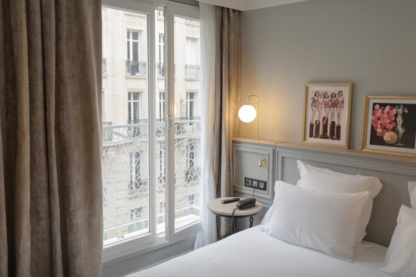 Minibar, in-room safe, iron/ironing board, free cribs/infant beds - XO Hotel (Paris)
