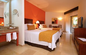 Deluxe Room | In-room safe, desk, laptop workspace, blackout drapes