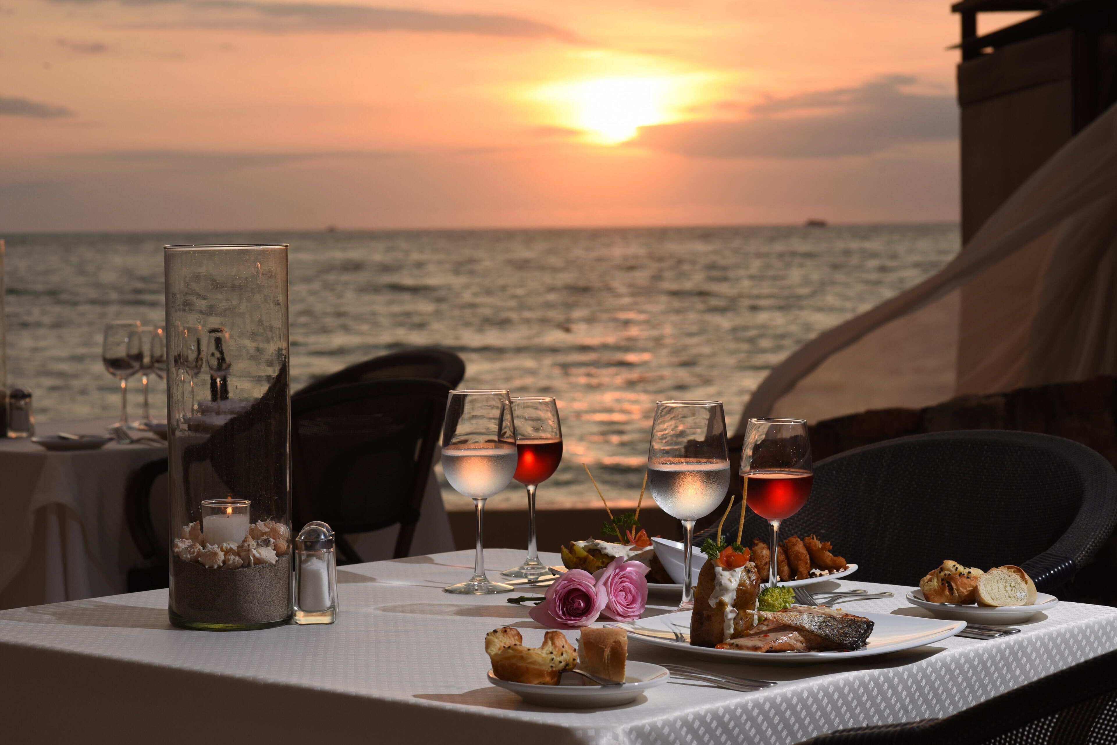 6 restaurants, spécialités Cuisine internationale