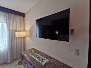 1 Bedroom Luxury Suite | Television