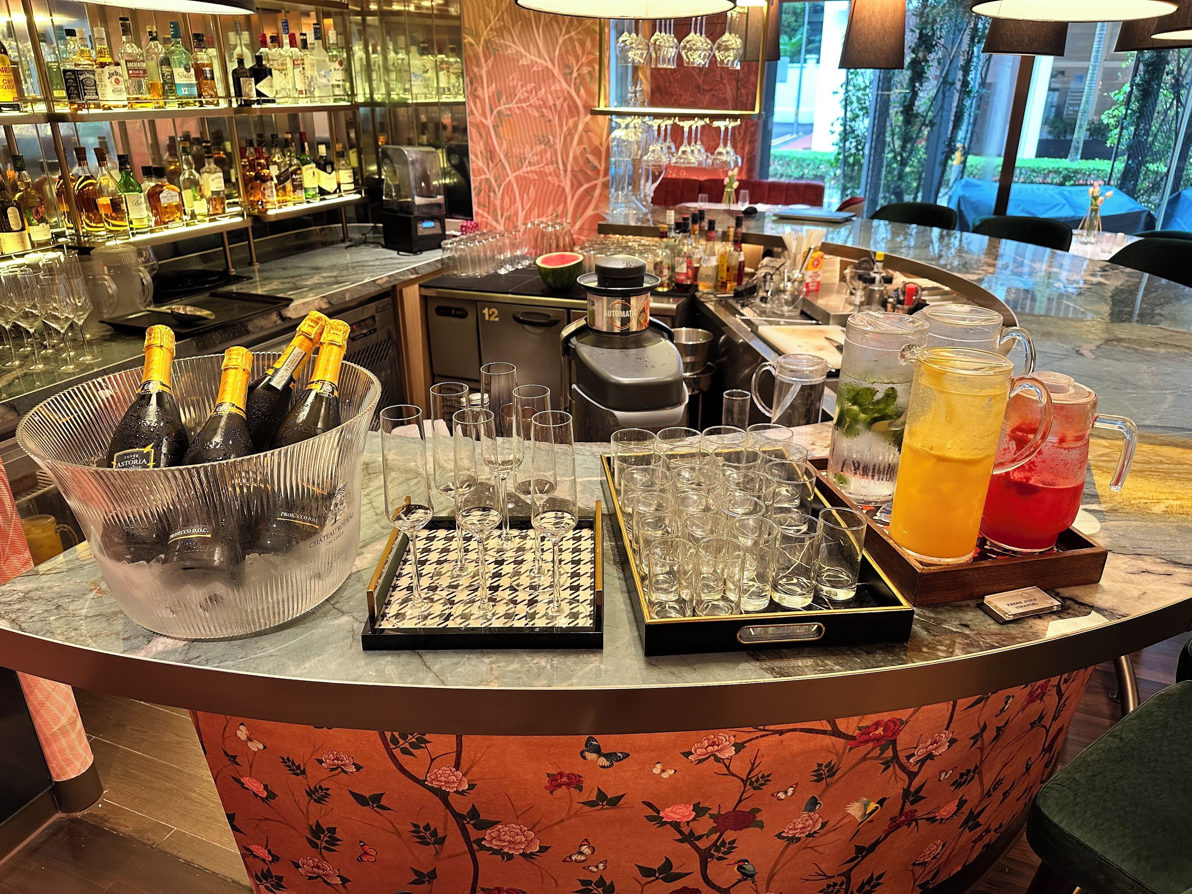 Daily buffet breakfast (SGD 42 per person)