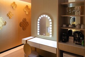 Familiekamer, 2 slaapkamers, op de hoek | Lakens van Egyptisch katoen, luxe beddengoed, een gratis minibar