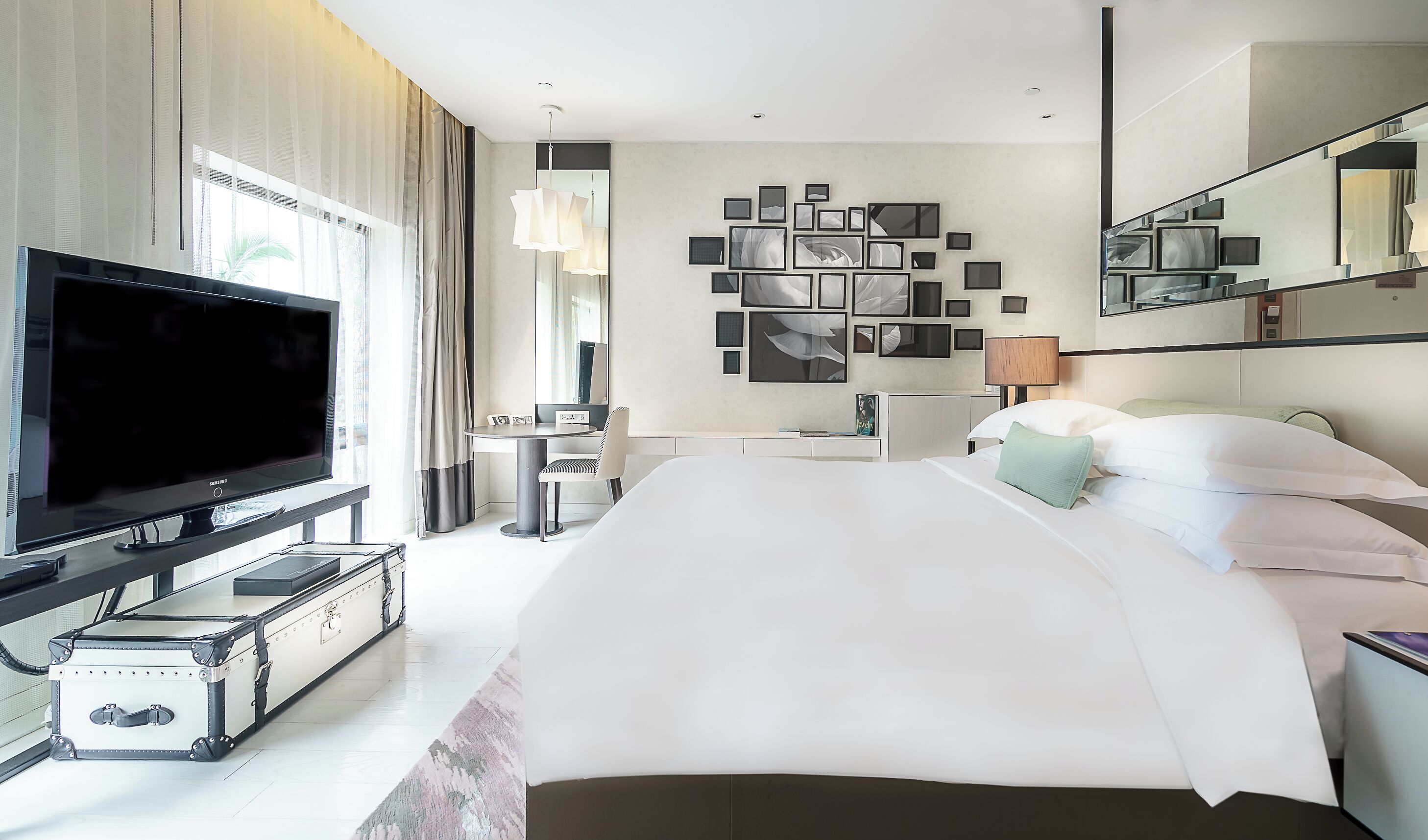 Design Room | Egyptian cotton sheets, premium bedding, free minibar, in-room safe