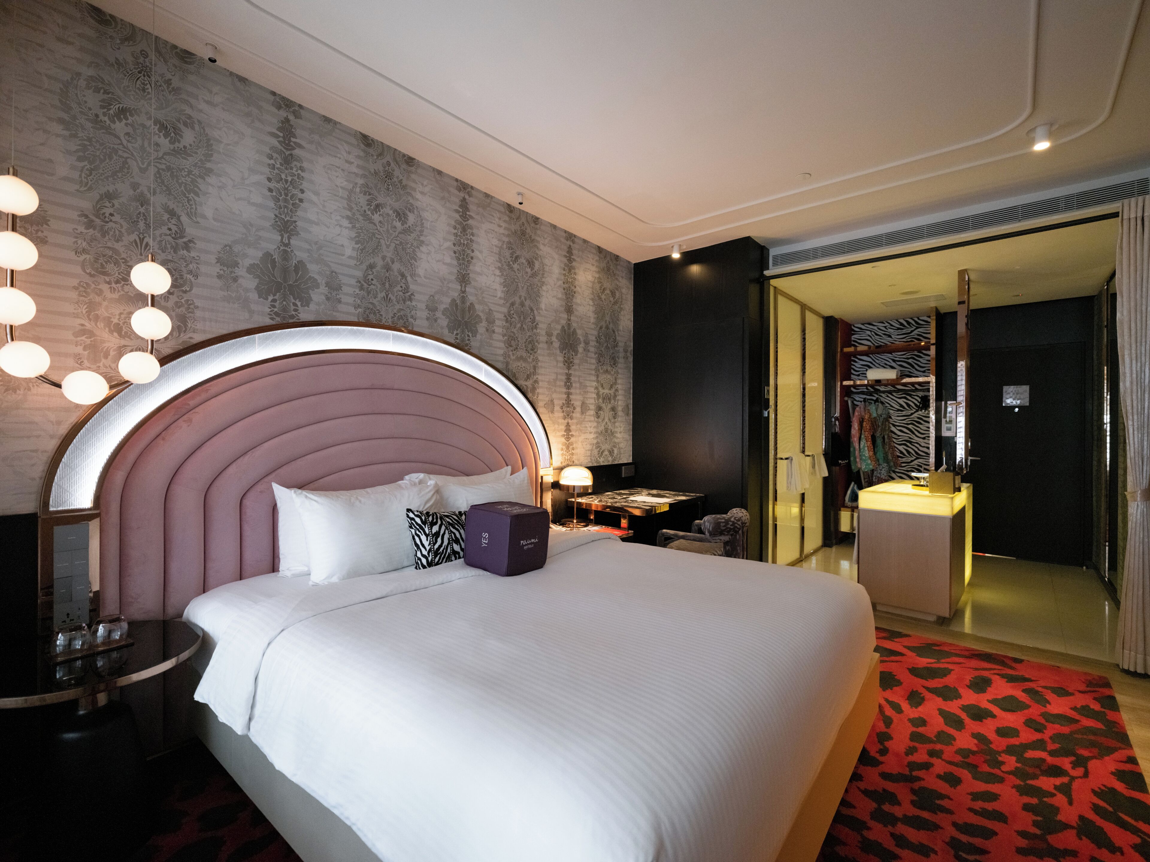 Blush Room | Egyptian cotton sheets, premium bedding, free minibar, in-room safe