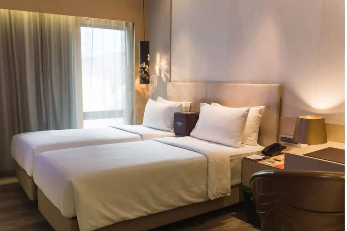 Egyptian cotton sheets, premium bedding, minibar (free items)