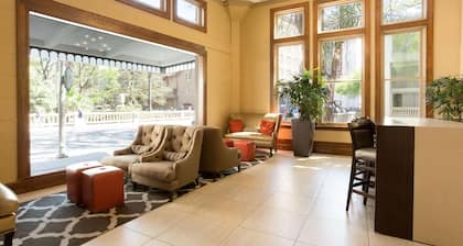 Drury Inn & Suites San Antonio Riverwalk