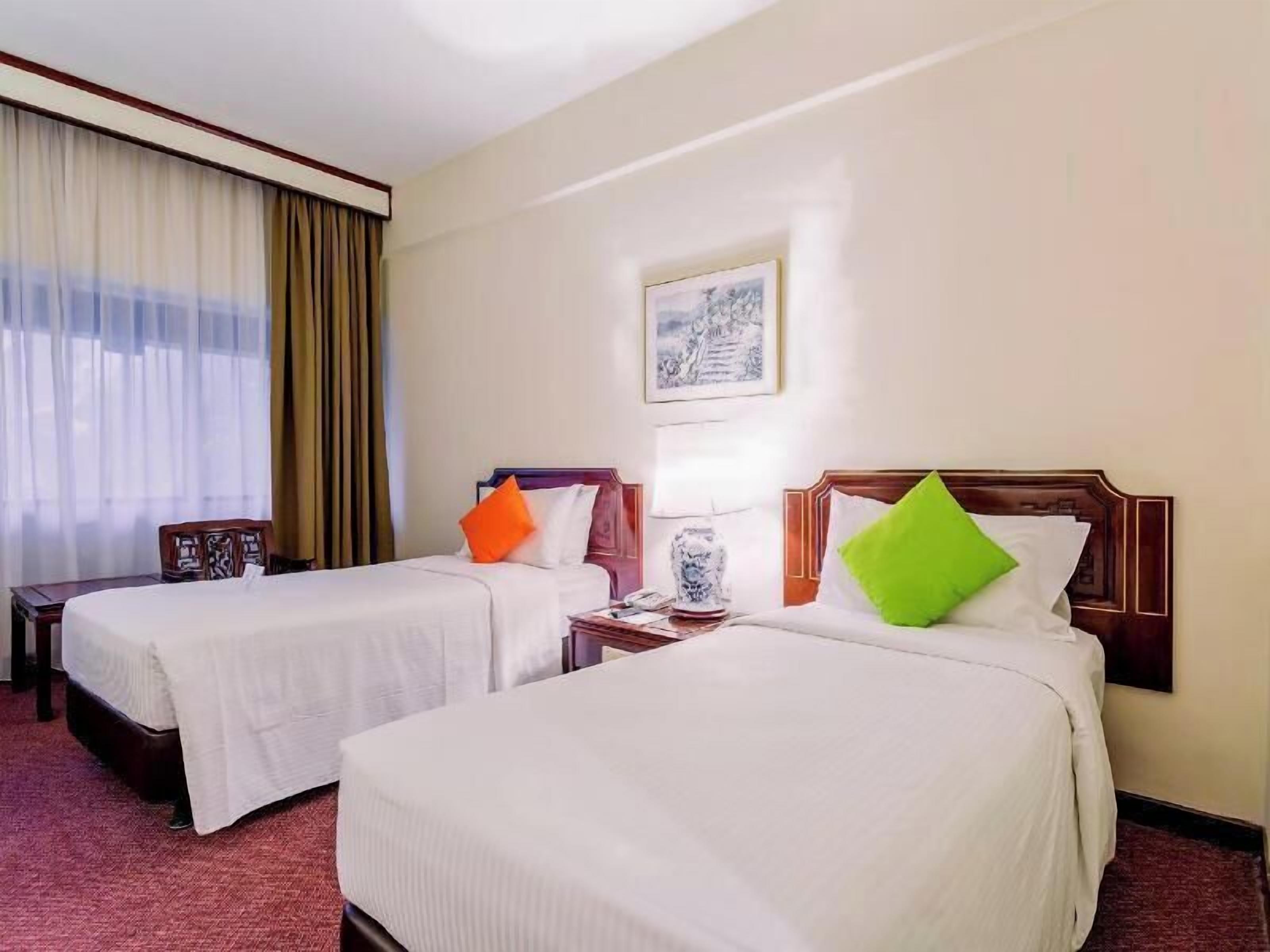 Minibar, coffres-forts dans les chambres, bureau, chambres insonorisées