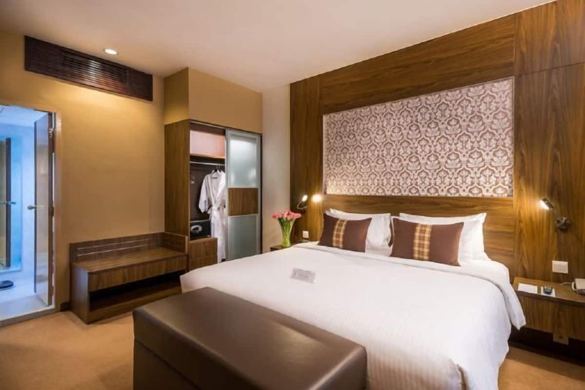 Minibar, in-room safe, desk, soundproofing