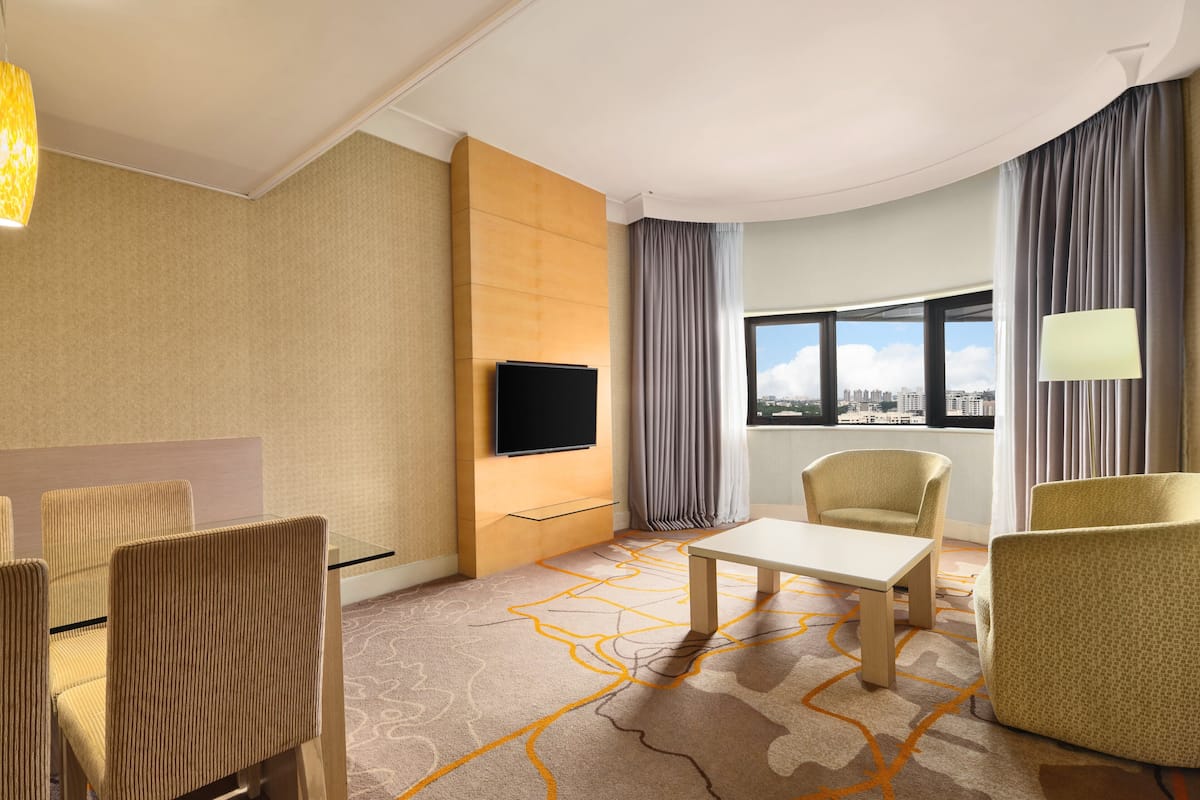 Junior Suite, 1 King Bed, Club Lounge Access | Room amenity