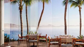 4 ravintolaa, joissa tarjoillaan aamiainen ja lounas; Välimeren keittiö