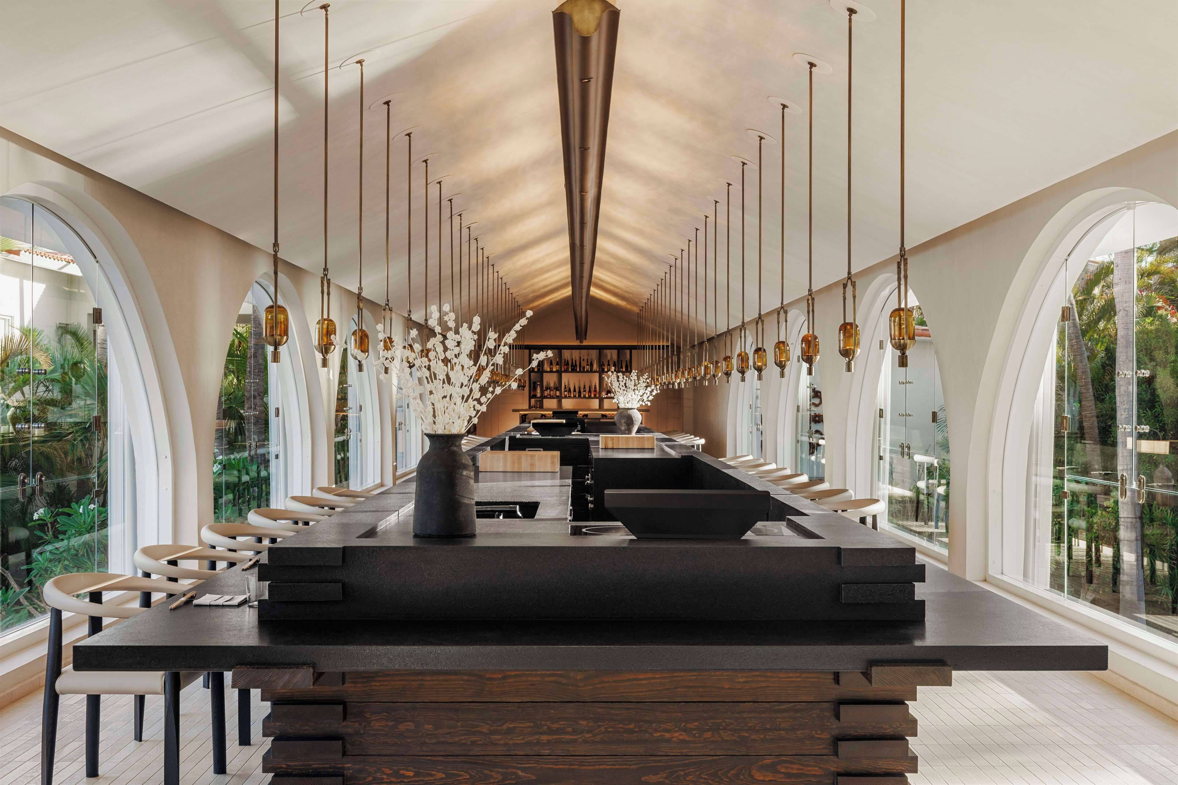 4 間餐廳，供應早餐、午餐和晚餐，地中海料理