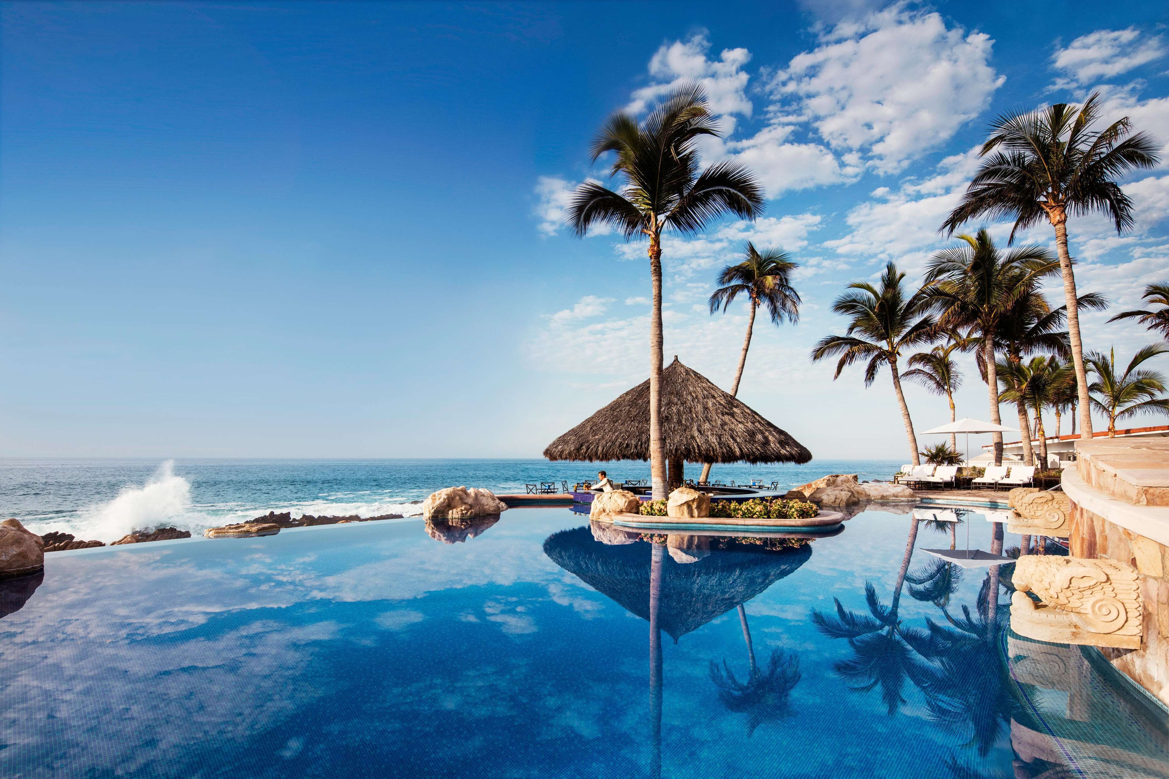 2 outdoor pools, free pool cabanas, pool umbrellas