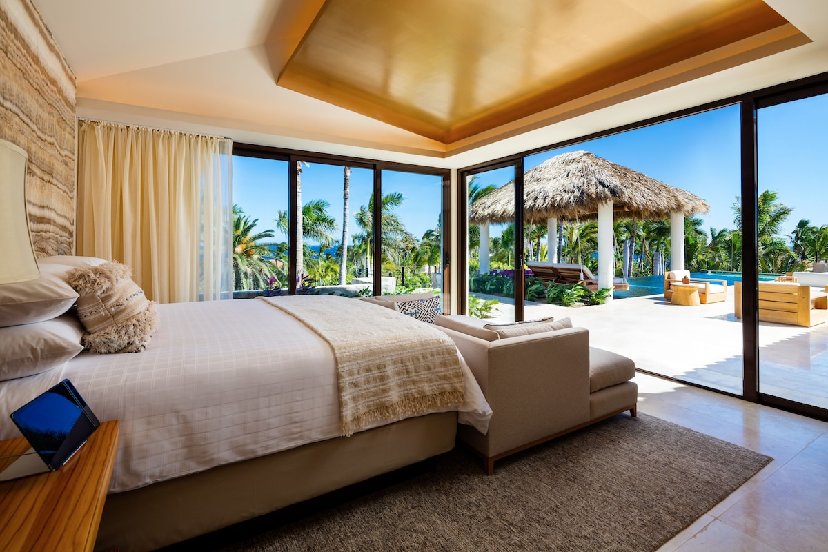 Live Aqua Cancun Resort (image by Rosie Bell)