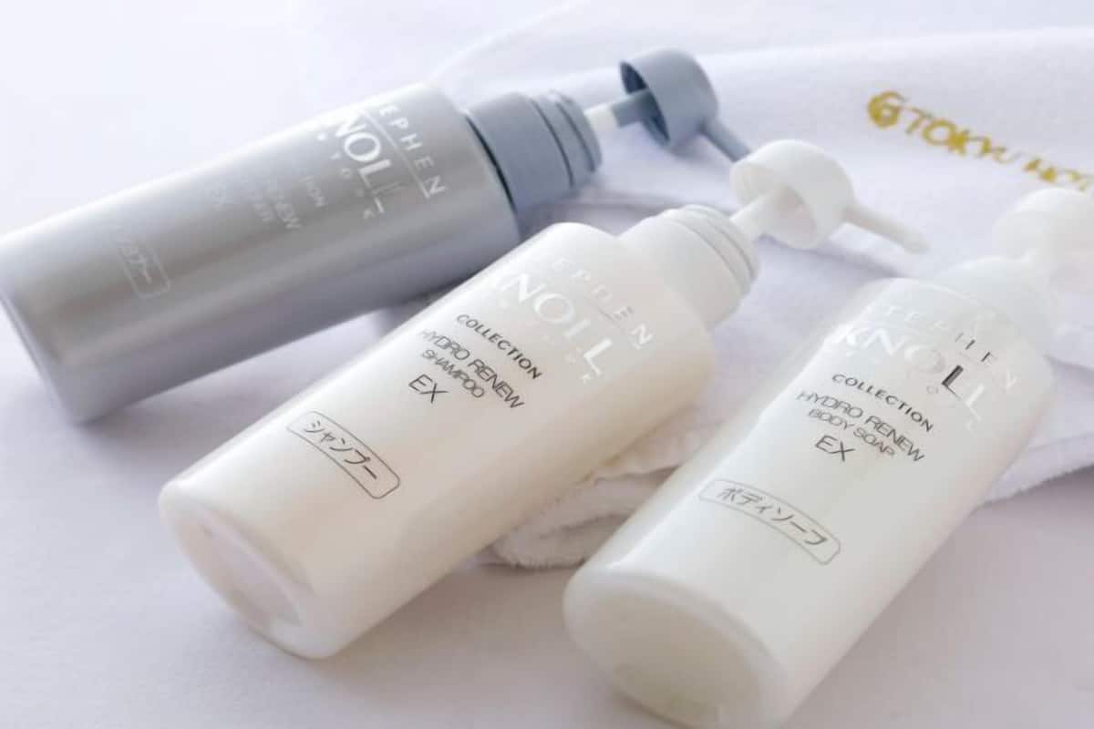 Bathroom amenities | Combined shower/tub, deep soaking tub, free toiletries, hair dryer