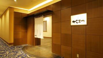 Breakfast and lunch served